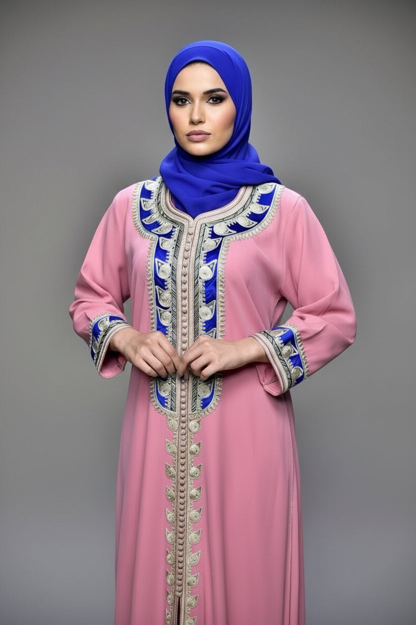 Robe traditionnelle brodée rose poudré – Coupe fluide élégante