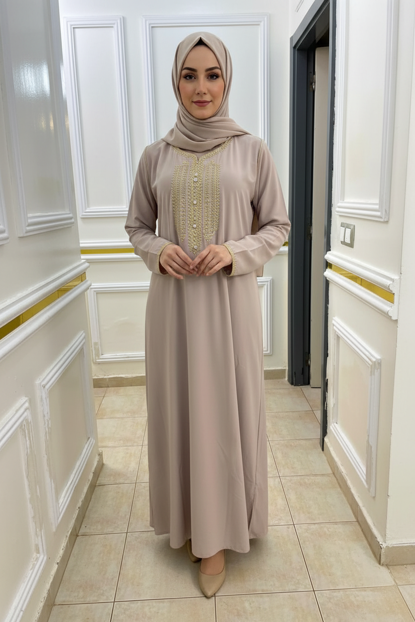 Gandoura longue beige marron clair à broderie dorée – coupe droite élégante