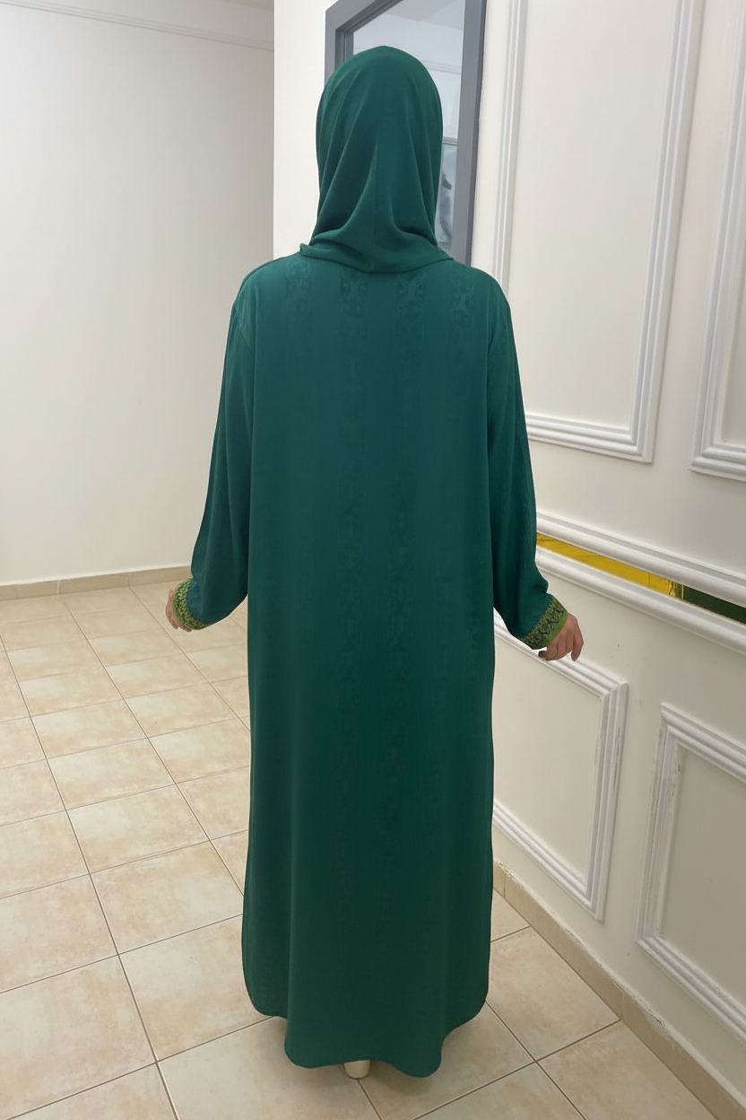 Gandoura verte en tissus Jaouhara à broderie raffinées. ⚠ ça part vite !