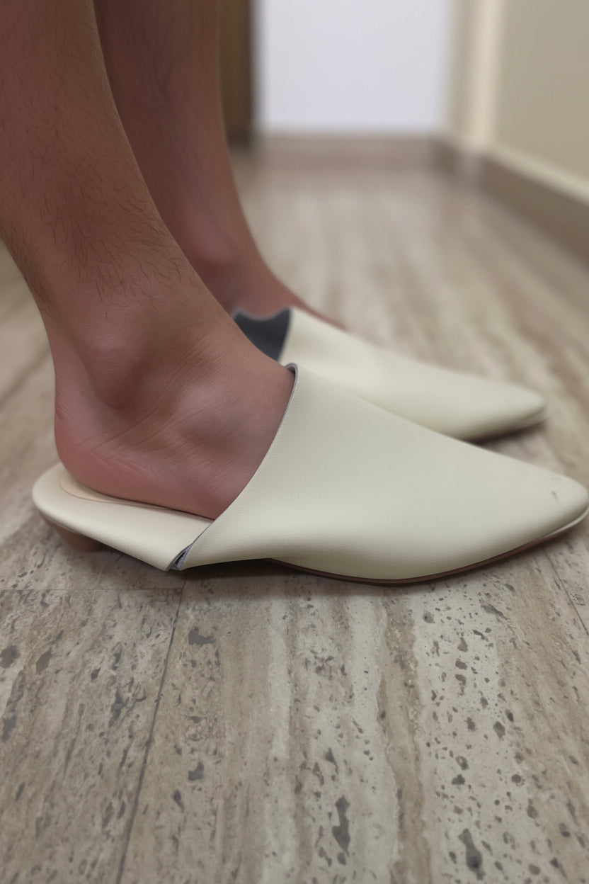 Babouches en Cuir Élégance Minimaliste – Beige Crème Intemporel
