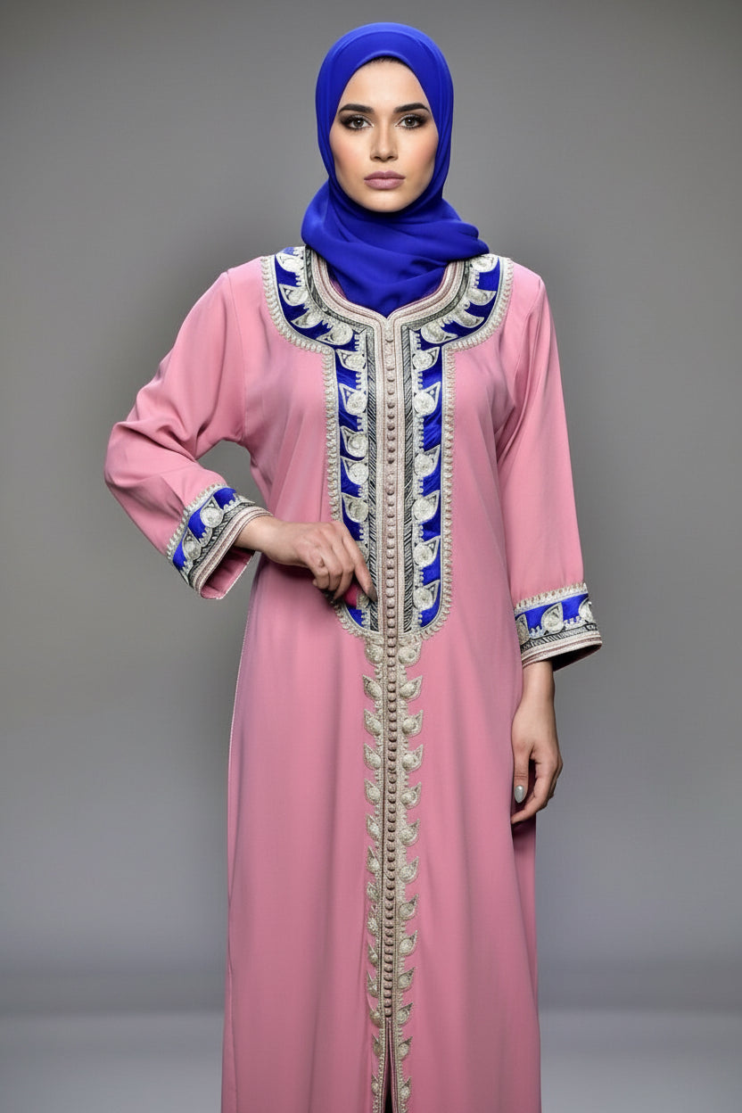Robe traditionnelle brodée rose poudré – Coupe fluide élégante