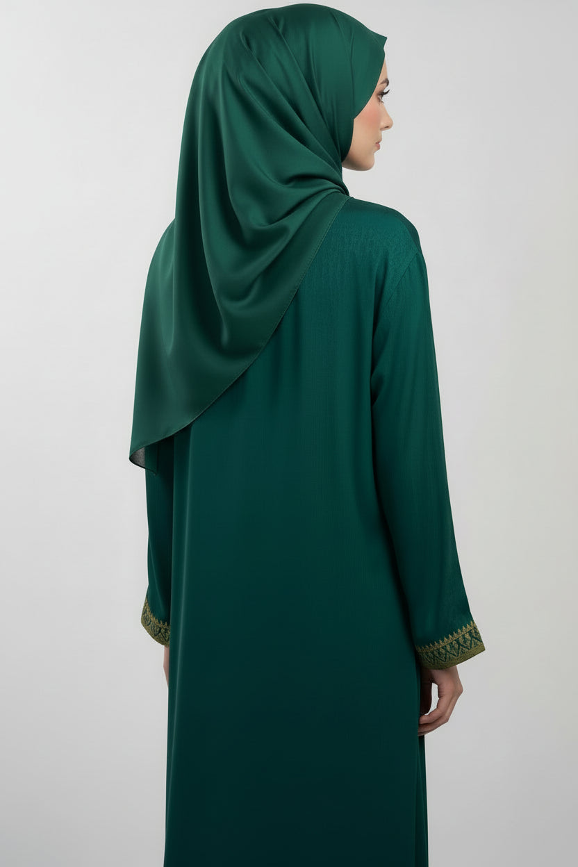 Gandoura verte en tissus Jaouhara à broderie raffinées. ⚠ ça part vite !
