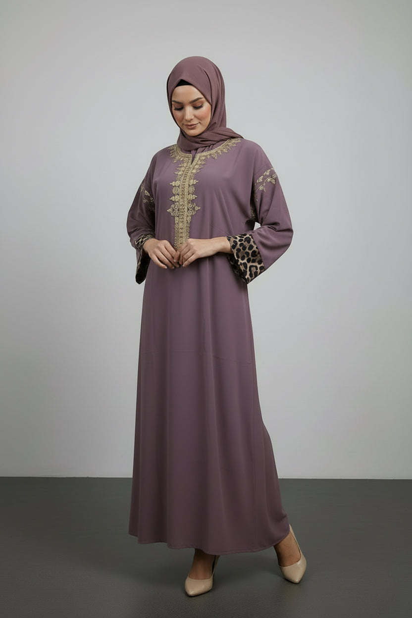 Robe longue mauve brodée – manches longues contrastées